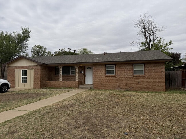 Building Photo - Spacious 4 Bed 2 bath in Central Lubbock!