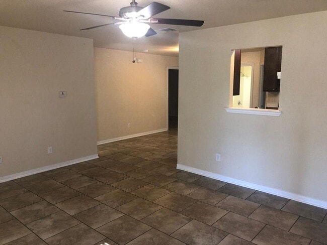 Photo - 305 Shirley Dr