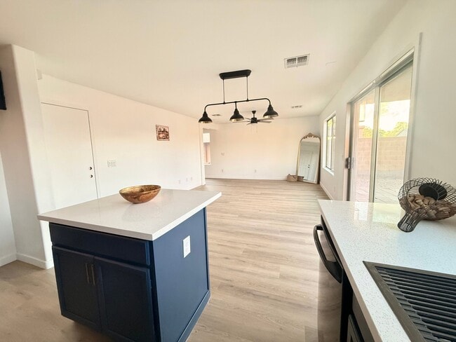 Photo - 4614 W Juniper Ave