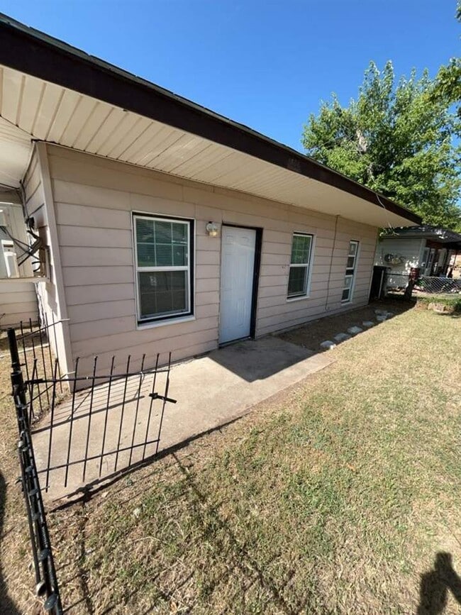 Photo - 1308 NW Williams Ave