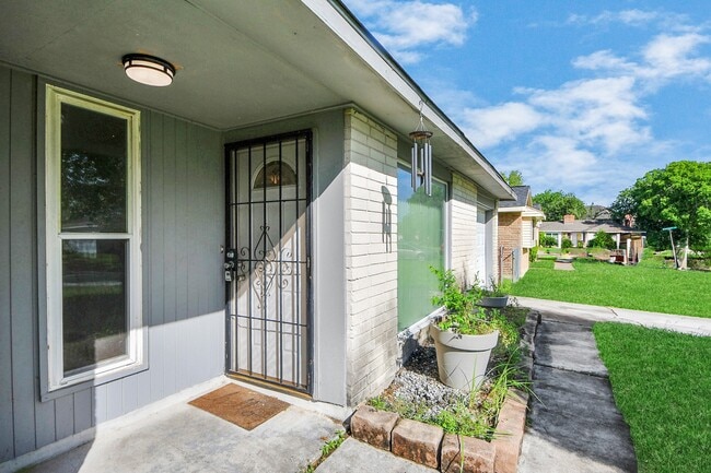 Photo - 12610 Chiswick Rd