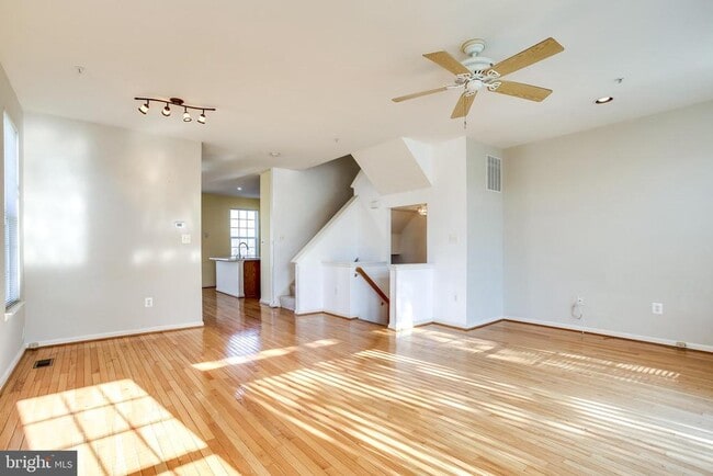 Photo - 100 Penwick Cir