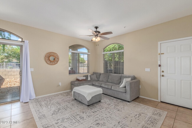 Photo - 457 N 169th Ave