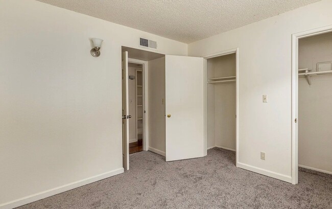 Photo - 2420 N West St Unit 7