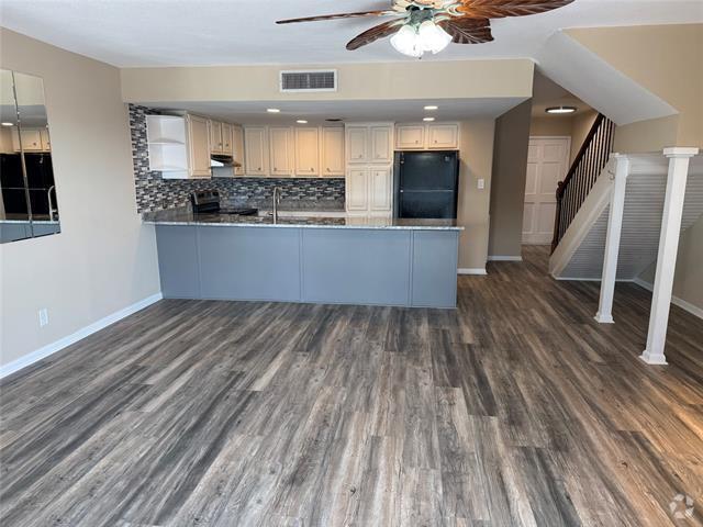 Building Photo - 426 Yacht Club Dr Unit E Rental