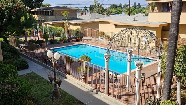 Photo - Courtyard Apartments