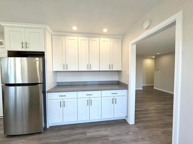 Photo - 908 Live Oak Dr
