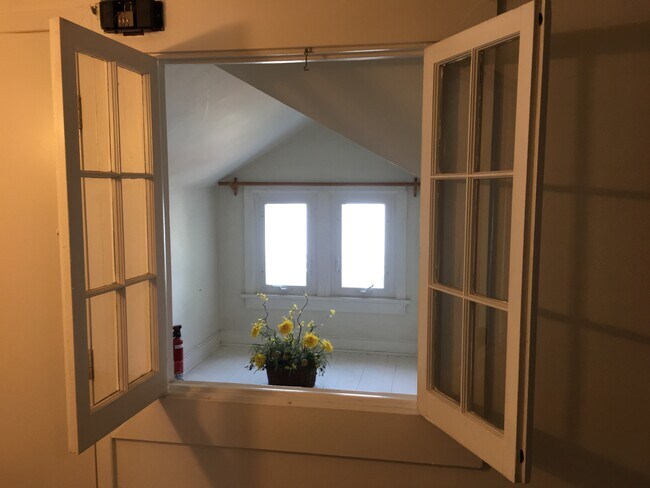 Photo - 717 N Emerson St Unit 3rd fl apt