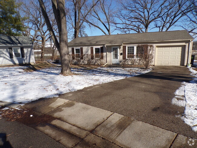 Building Photo - 701 Poplar Creek Ct Rental