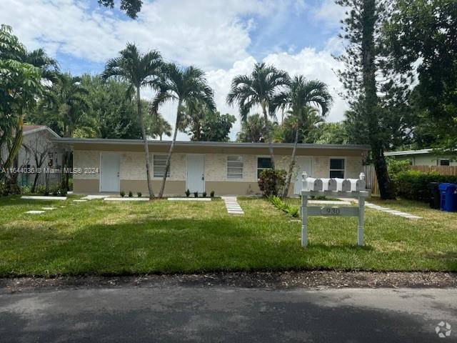 Building Photo - 930 SW 29th St Unit C Rental