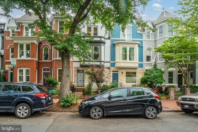 221 9th St NE Unidad 221 9th St NE #2