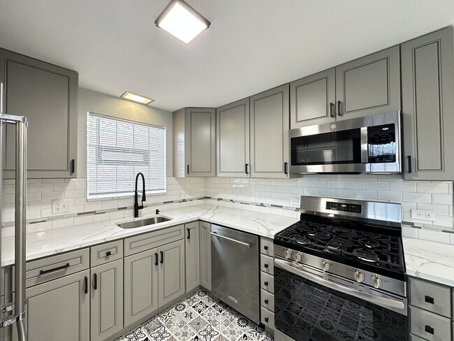 Photo - 8318 S Dorchester Ave Unit ESH