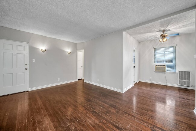 Sala de estar - 1350 N Havenhurst Dr