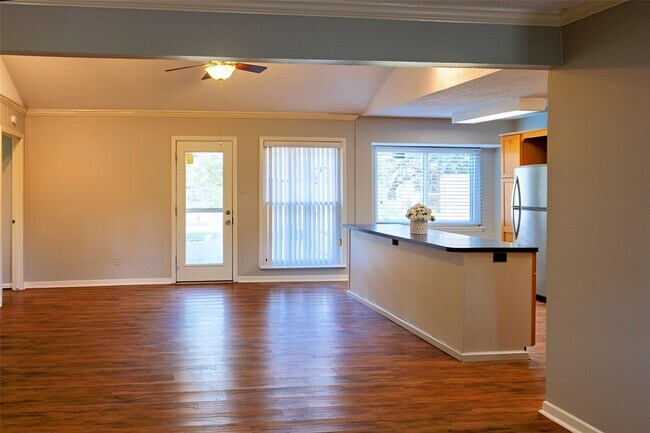 Photo - 408 Travis St