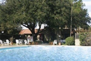 Southwest Oaks/ Parkway Oaks Apartments - Southwest Oaks/ Parkway Oaks Apartments