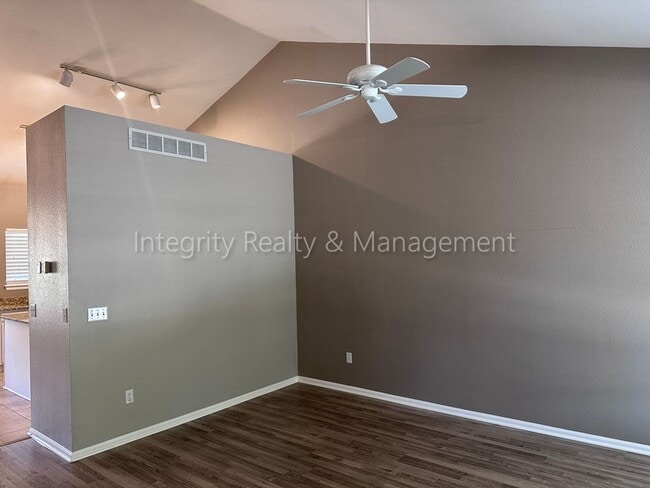 Photo - 1041 W Laurenwood Ln