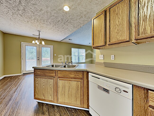 Photo - 1423 Newbury Ln