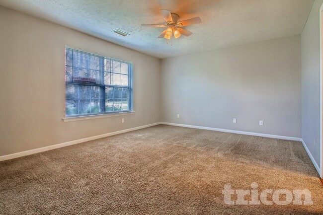 Photo - 128 Royal Garden Dr