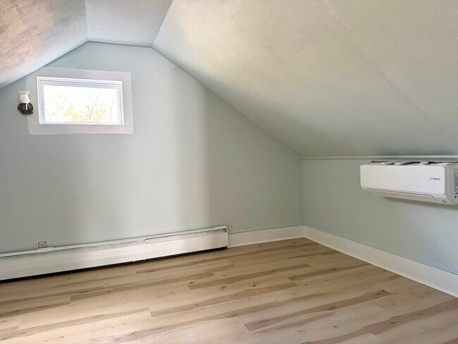 Photo - 90 Mill St Unidad Upstairs