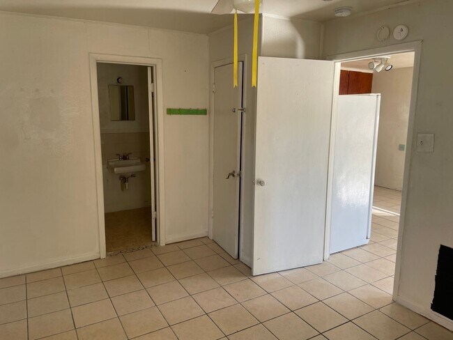 Photo - 103 W Dove Ln Unit 103 Dove Ln  C