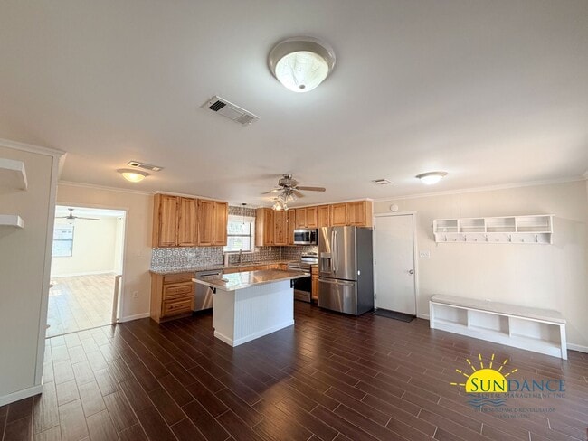 Photo - 723 Clark Dr