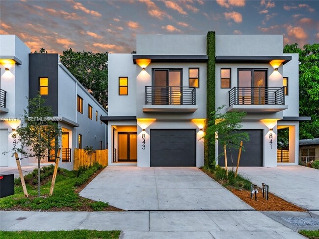 Photo - 841-843 SW 29th St