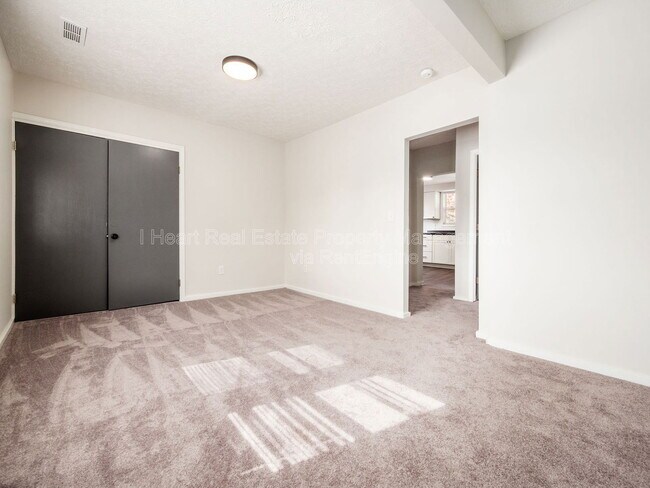 Photo - 878 1/2 Sullivant Avenue