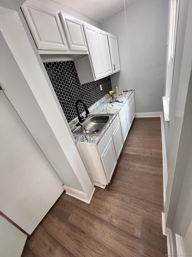 Building Photo - 375 Shelton Ave Unit 1st Rental