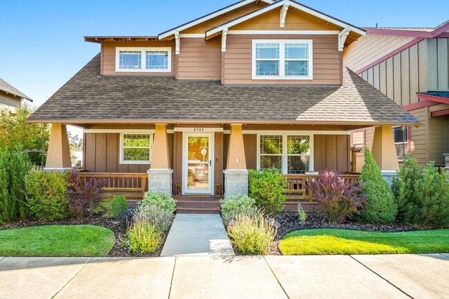 2742 NE Great Horned Place