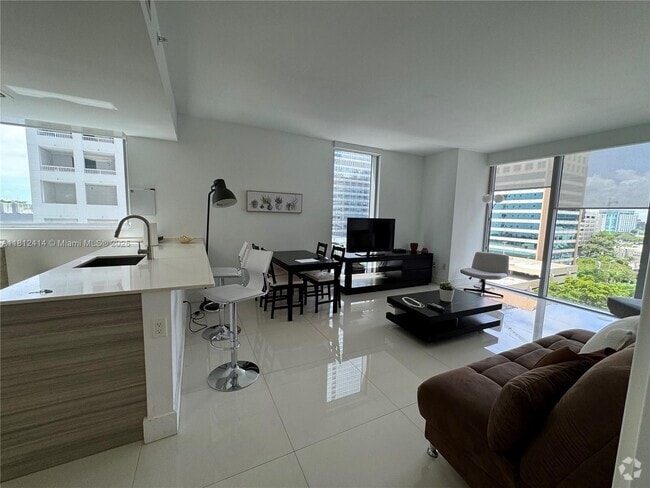 Building Photo - 1300 Brickell Bay Dr Unit 901 Rental