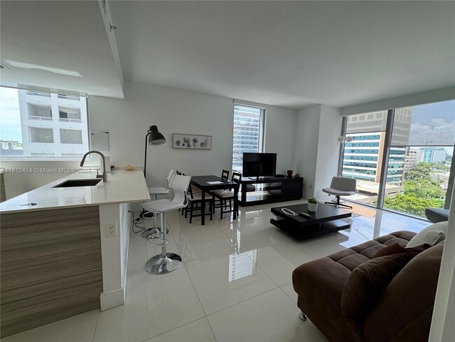 Photo - 1300 Brickell Bay Dr Unidad 901 Rental