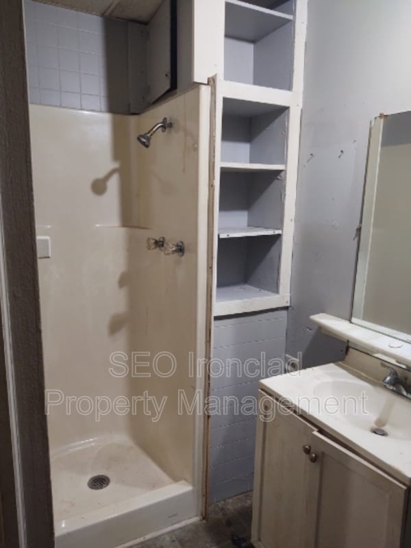 Photo - 906 Putnam Ave