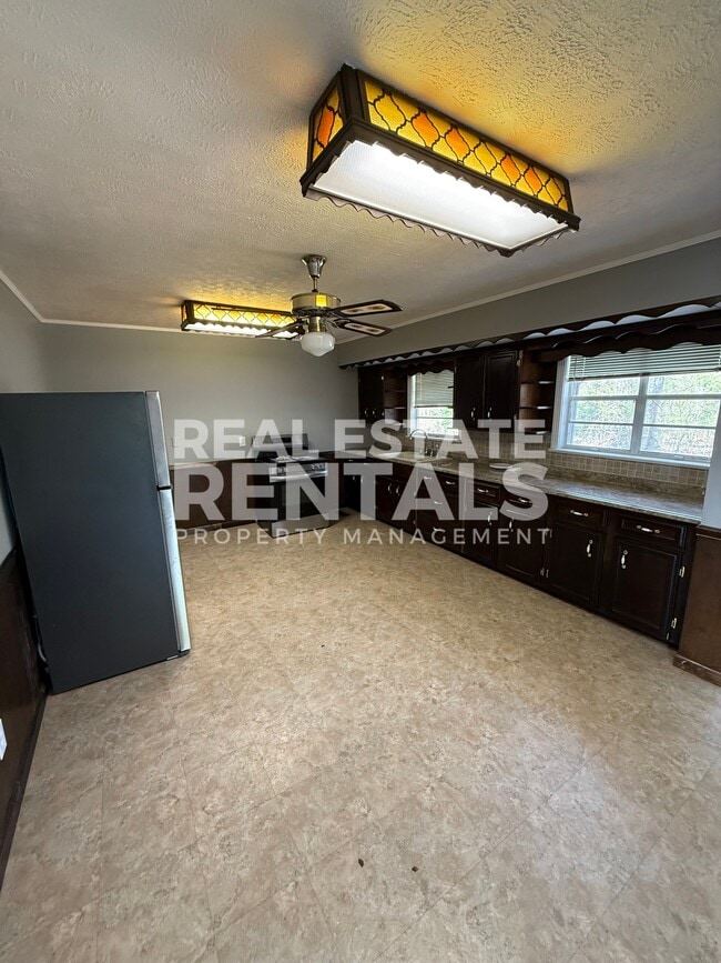 Photo - 688 Sutton Bridge Rd