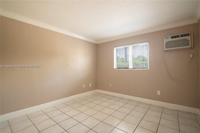 Photo - 1014 Salzedo St Unidad 101