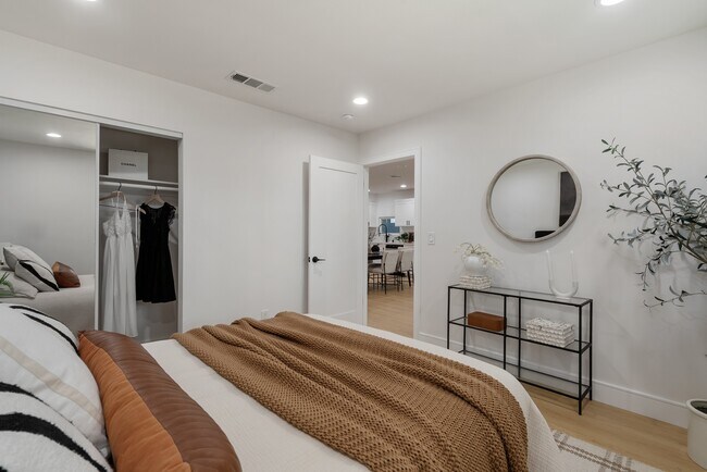 2708 S Cochran Ave
