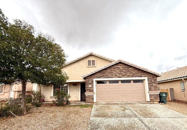 Photo - Beautiful 3-Bedroom Home with Solar!—Near Hualapai Mountain Rd