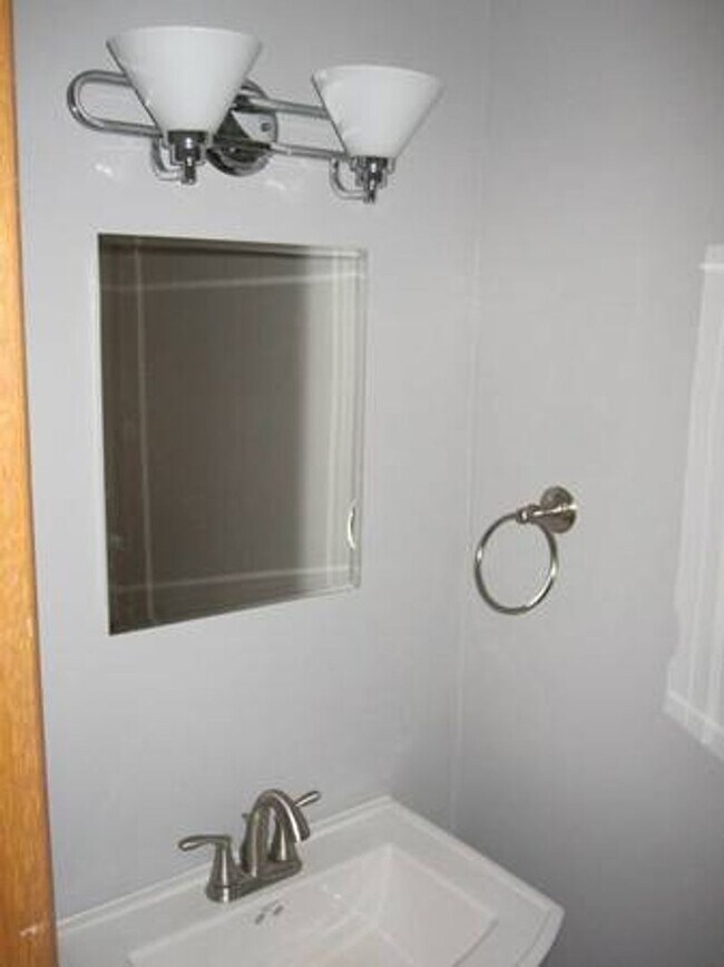 Photo - 3 Bedroom, 2 bath house close to UIHC and Kinnick.