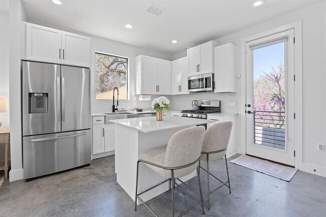 Photo - 1168 Ridgeway Dr