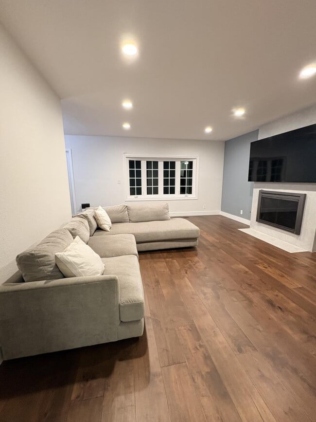 Photo - 1204 Lubich Dr