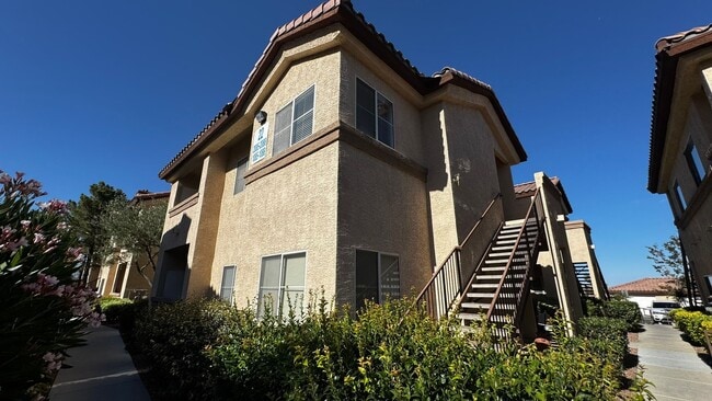 Building Photo - Welcome Home 3 bedroom condo