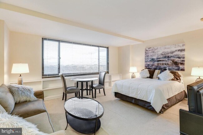 1011 Arlington Blvd Unit 928