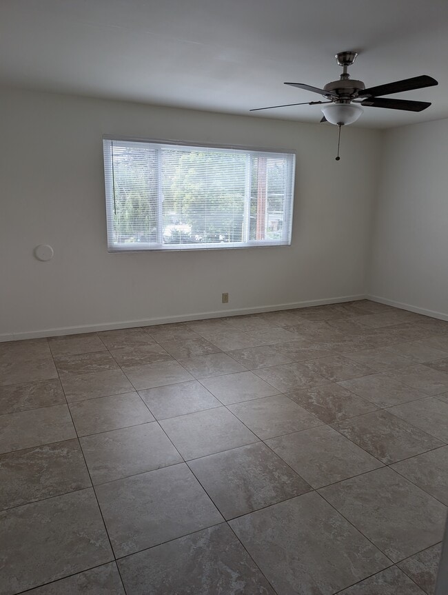 Living room - 4435 Bonnie Brae St Unit 3