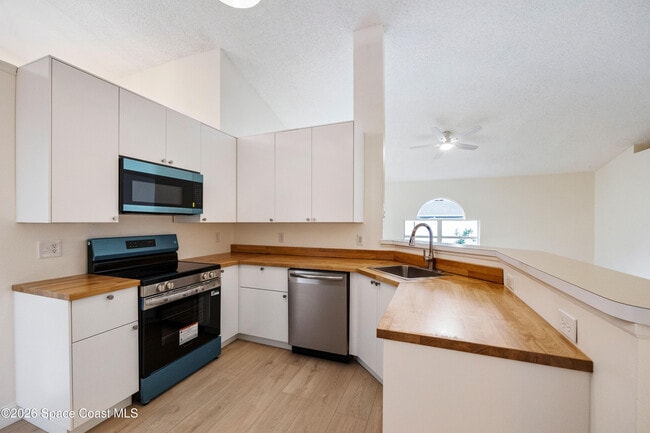 Photo - 320 Wisteria Ave NW