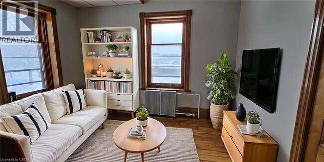 Photo - 130 Brown St