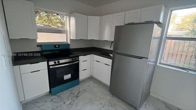 Building Photo - 1909 Plunkett St Unit 1-4