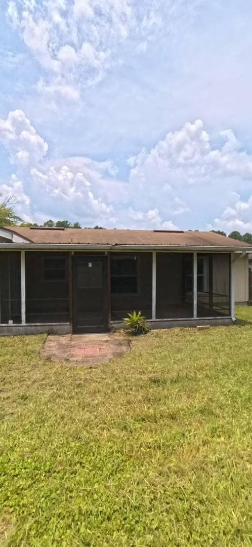 Building Photo - "Charming 3-Bedroom Haven with 2 Baths in the Heart of Orange Park – 1684 Sq Ft of Comfort!"