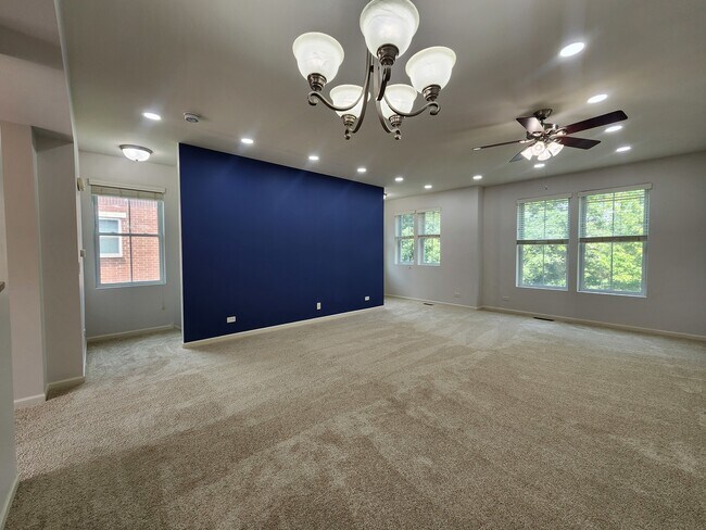 Photo - 208 W Hyde St