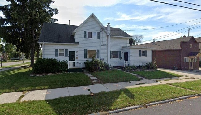 Building Photo - 1323 Geele Ave