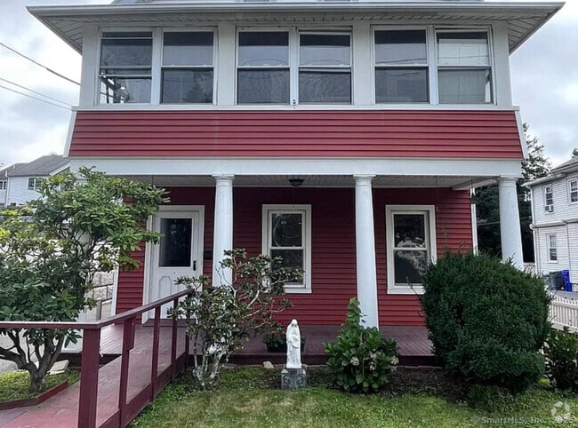 Building Photo - 651 Main St Rental