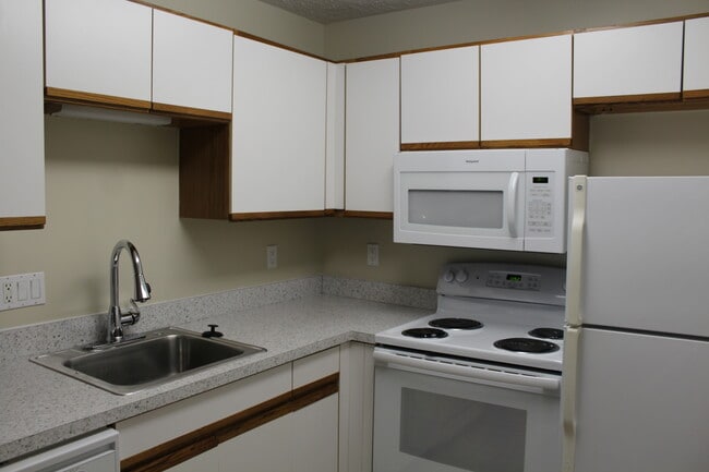 Photo - Lake Pointe Village